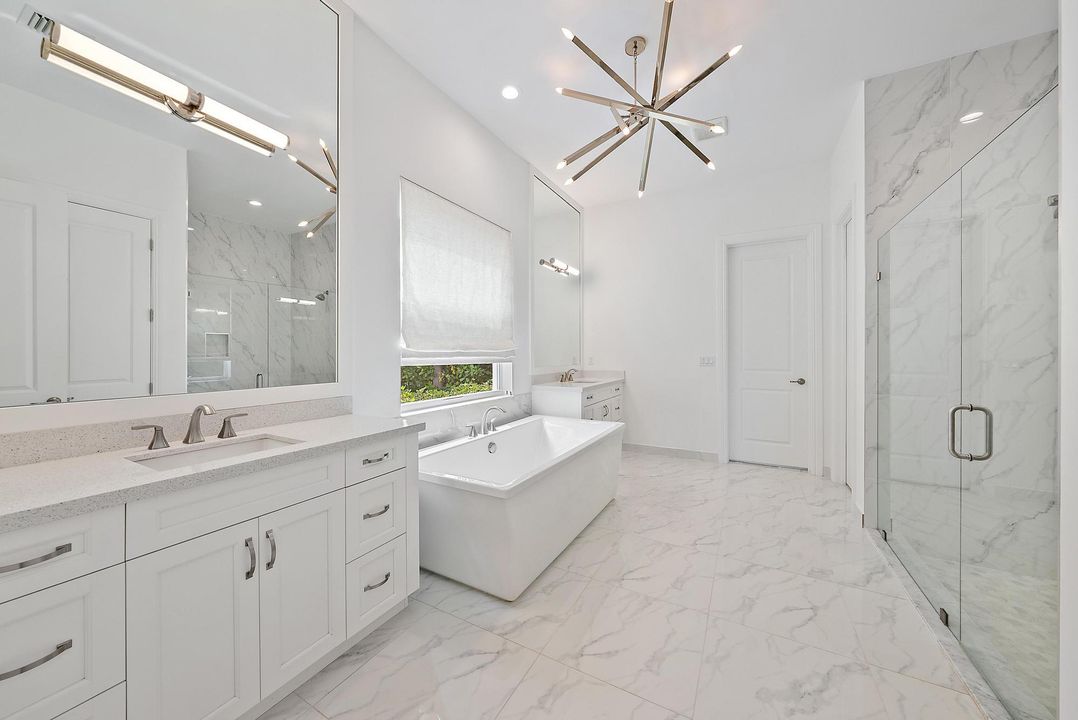 合同活跃: $3,999,990 (5 贝兹, 4 浴室, 4183 平方英尺)