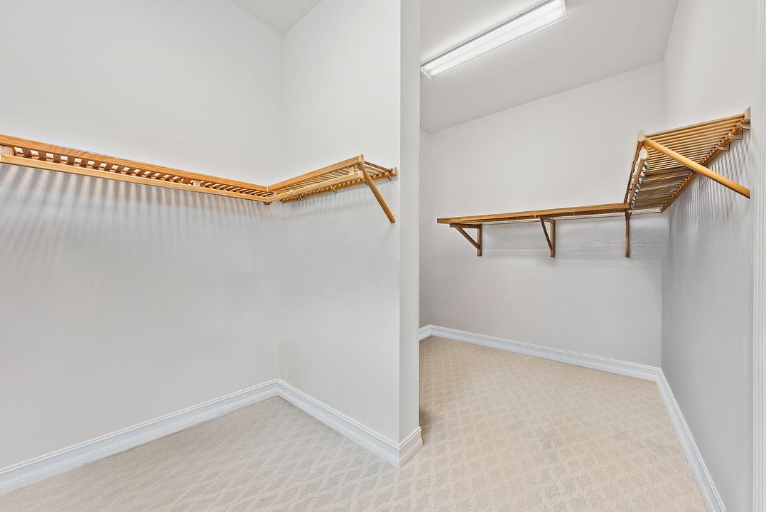 合同活跃: $3,999,990 (5 贝兹, 4 浴室, 4183 平方英尺)