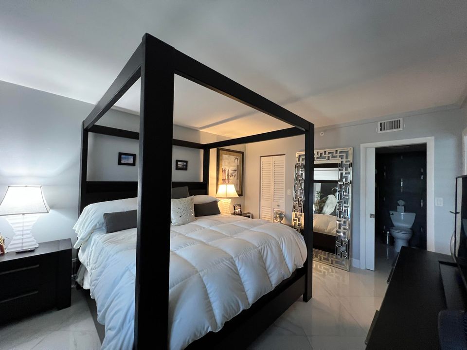 Под контрактом: $7,500 (2 спален, 2 ванн, 1201 Квадратных фут)