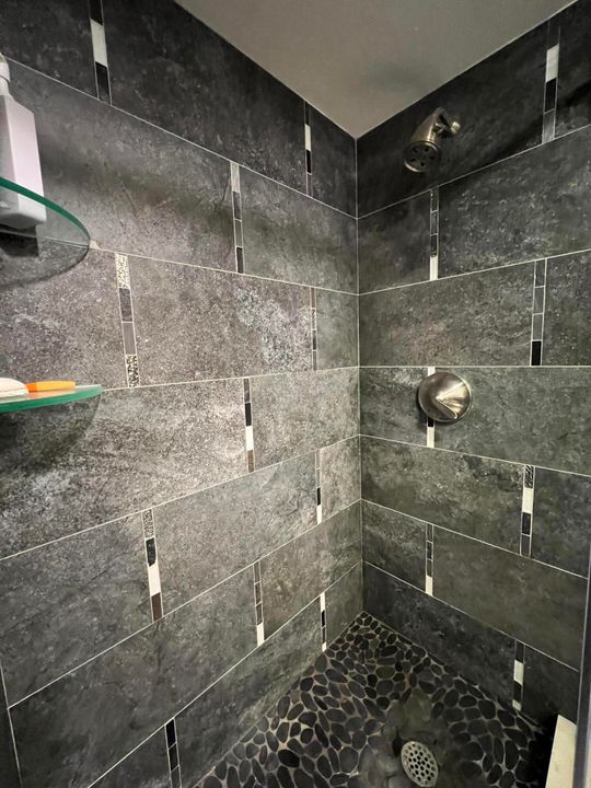 Под контрактом: $7,500 (2 спален, 2 ванн, 1201 Квадратных фут)