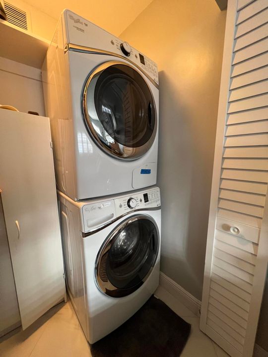 Под контрактом: $7,500 (2 спален, 2 ванн, 1201 Квадратных фут)