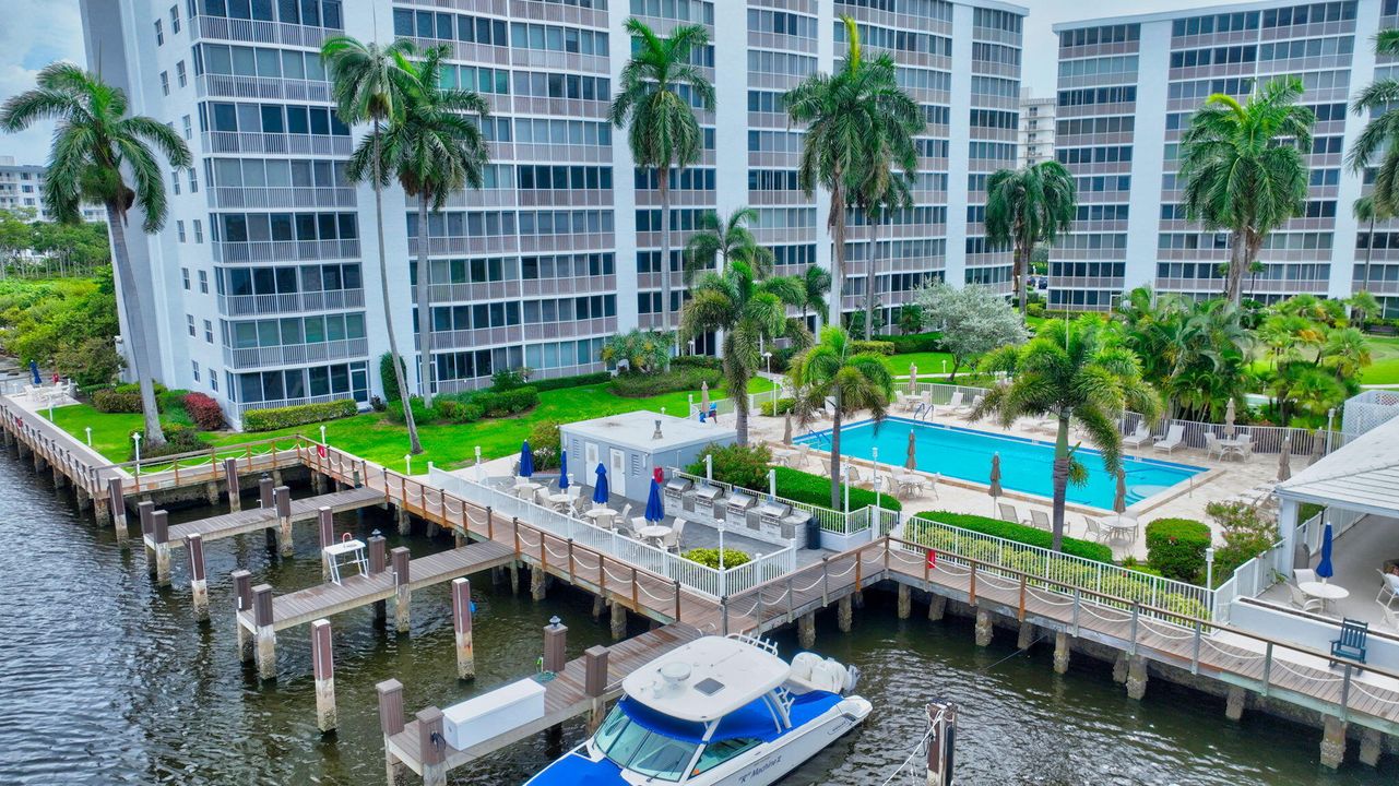 Под контрактом: $7,500 (2 спален, 2 ванн, 1201 Квадратных фут)