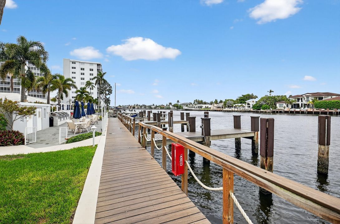 Под контрактом: $7,500 (2 спален, 2 ванн, 1201 Квадратных фут)