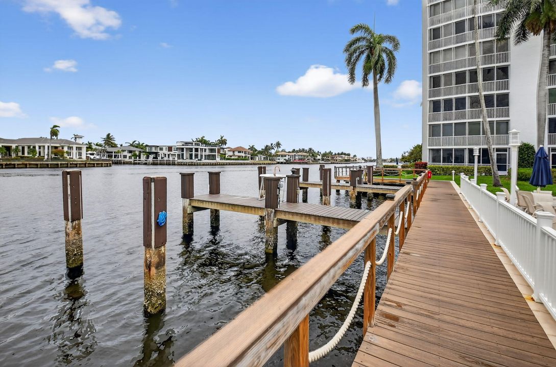 Под контрактом: $7,500 (2 спален, 2 ванн, 1201 Квадратных фут)