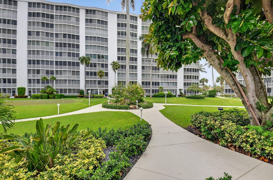 Под контрактом: $7,500 (2 спален, 2 ванн, 1201 Квадратных фут)