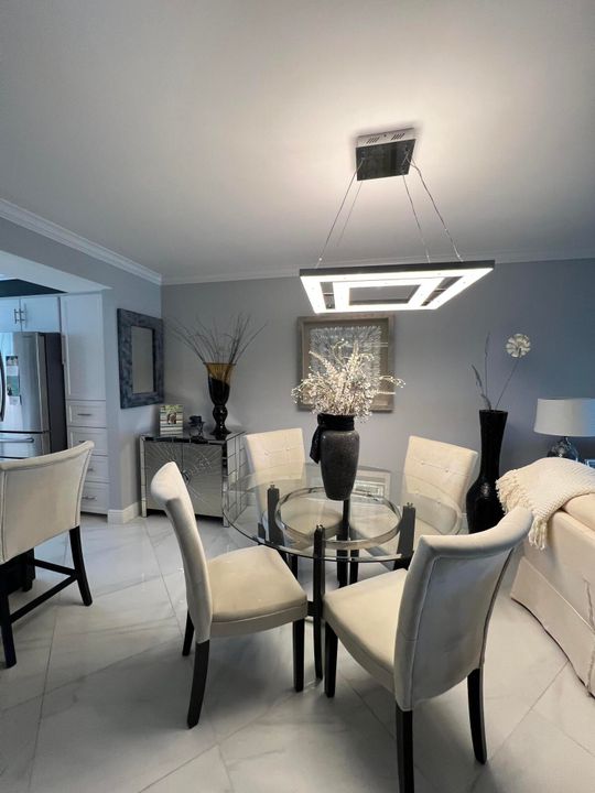 Под контрактом: $7,500 (2 спален, 2 ванн, 1201 Квадратных фут)