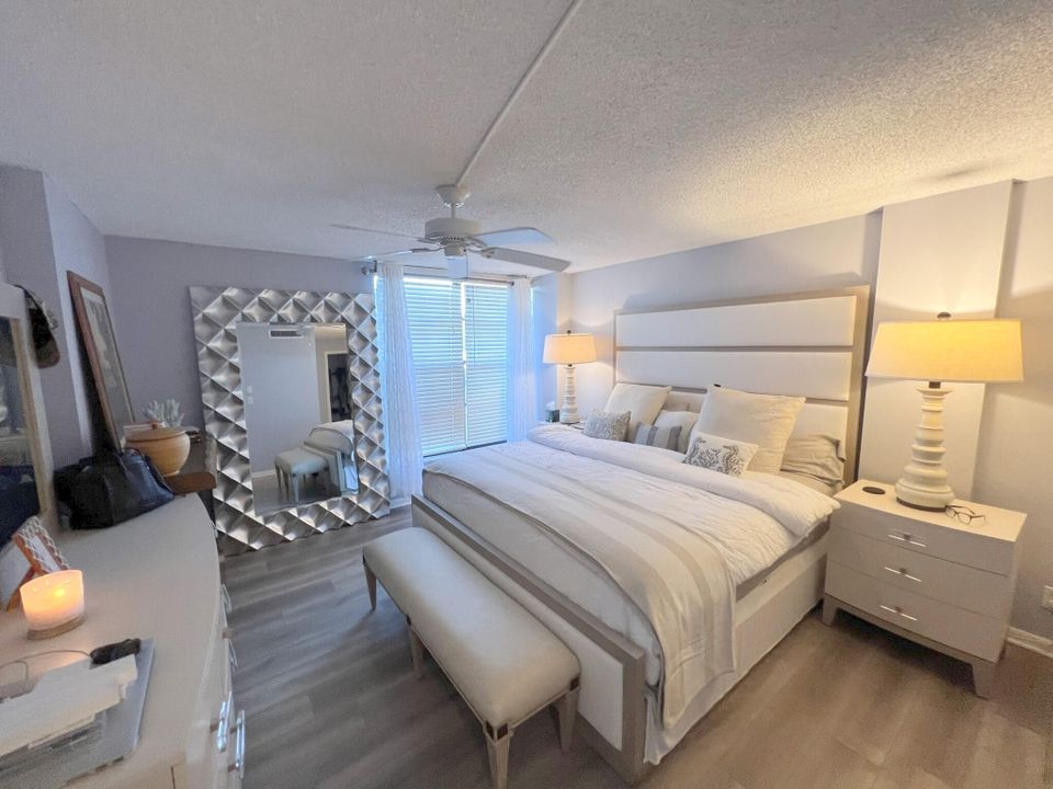 Active With Contract: $2,000 (2 beds, 1 baths, 1010 Square Feet)