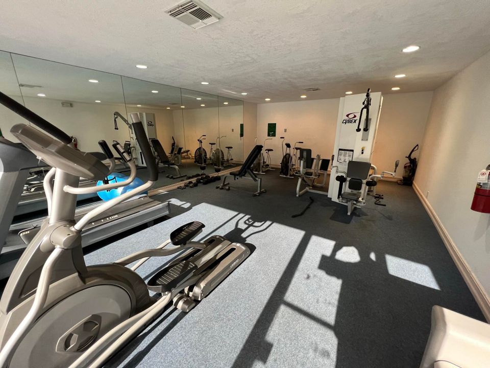 Active With Contract: $2,000 (2 beds, 1 baths, 1010 Square Feet)