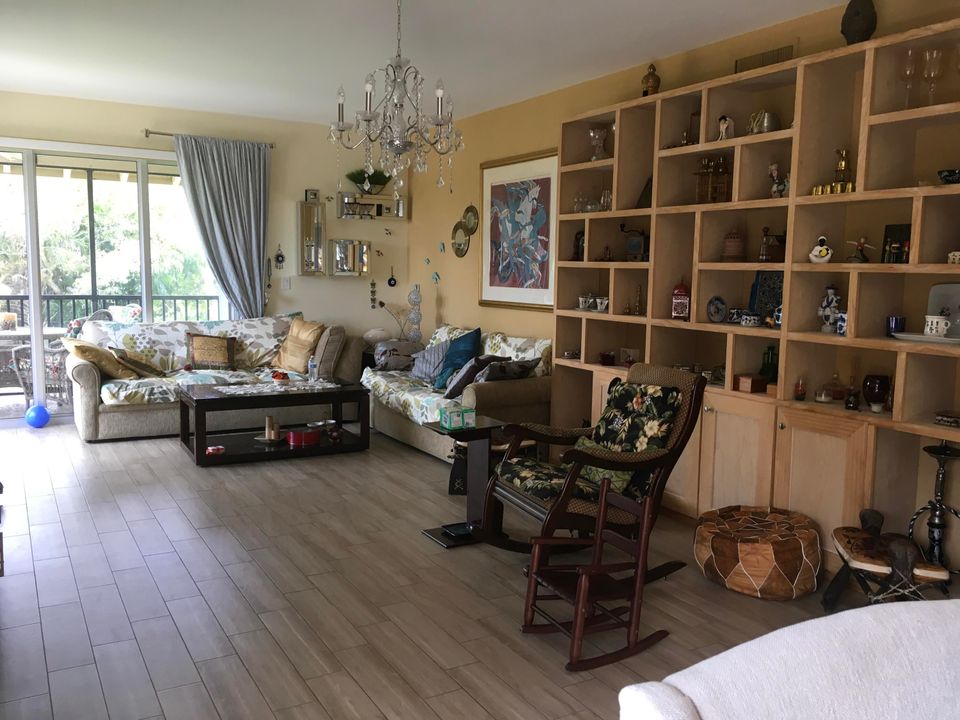 Active With Contract: $3,200 (1 beds, 2 baths, 1537 Square Feet)