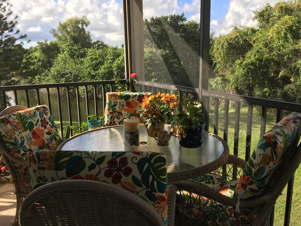 Active With Contract: $3,200 (1 beds, 2 baths, 1537 Square Feet)