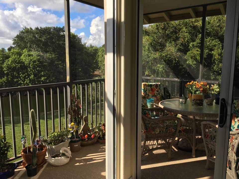 Active With Contract: $3,200 (1 beds, 2 baths, 1537 Square Feet)