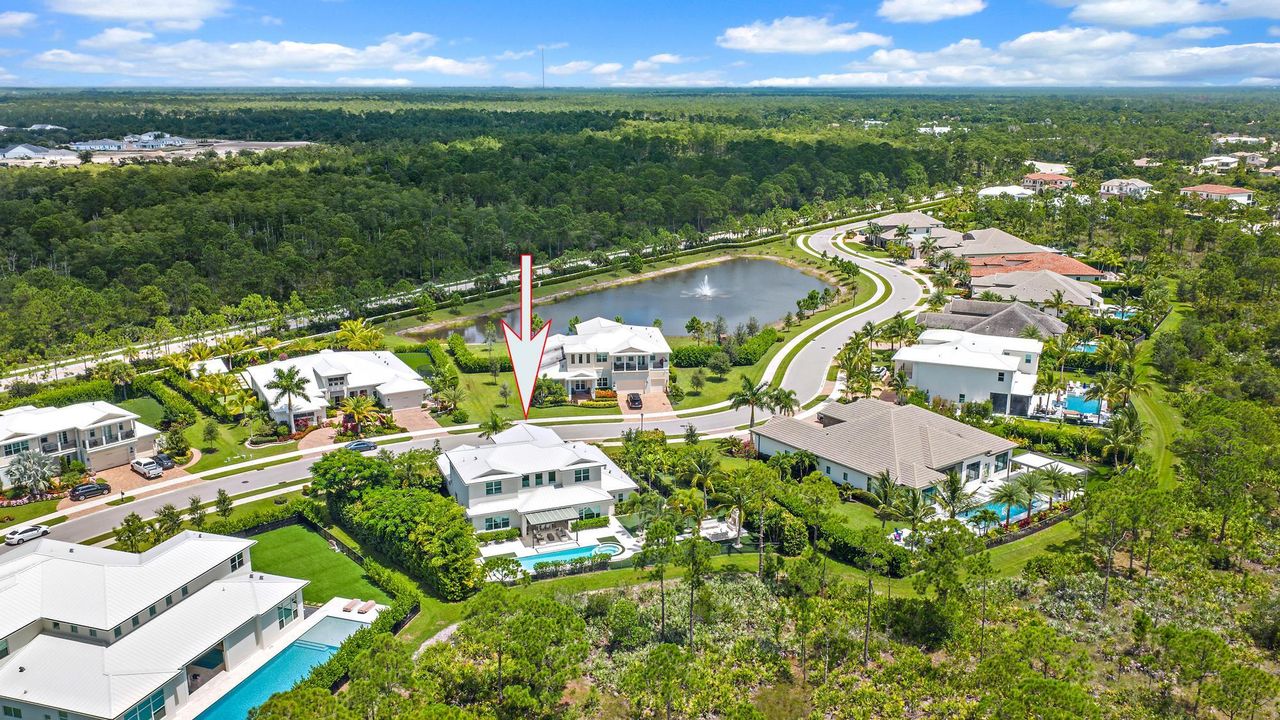 合同活跃: $3,999,990 (5 贝兹, 4 浴室, 4183 平方英尺)