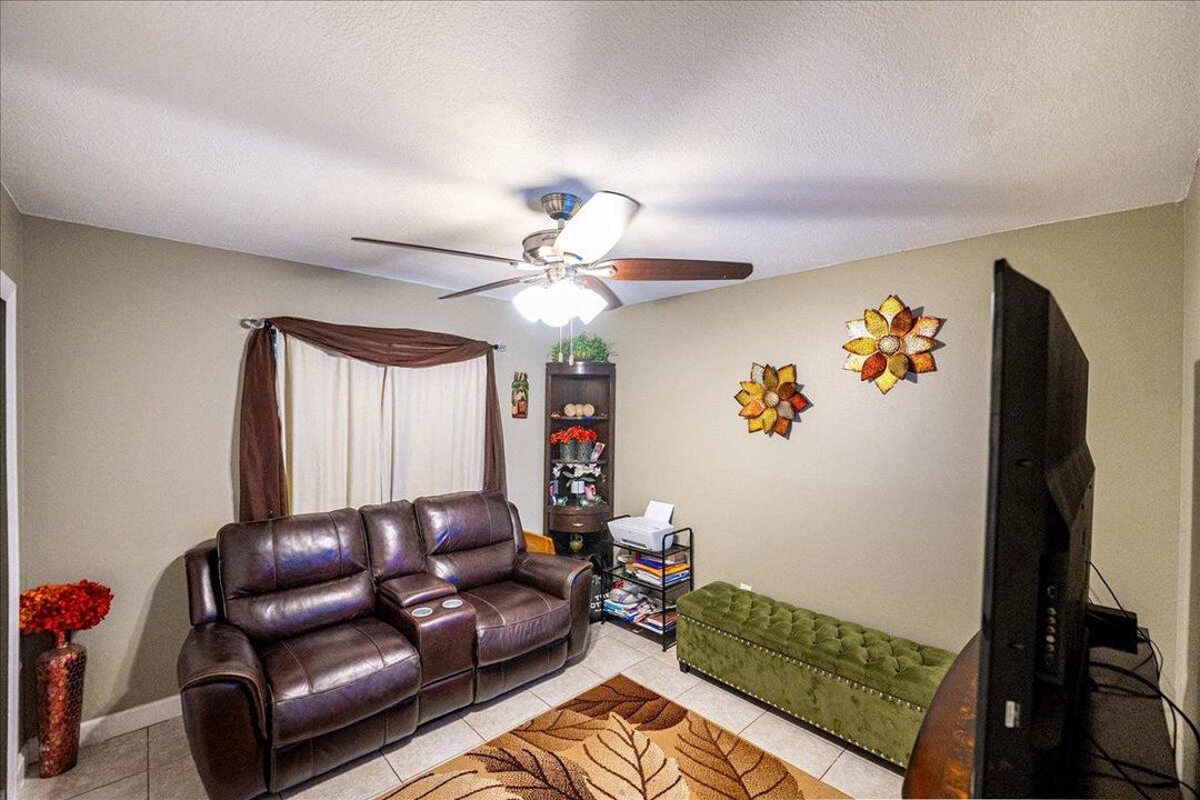 Activo con contrato: $125,000 (2 camas, 2 baños, 744 Pies cuadrados)