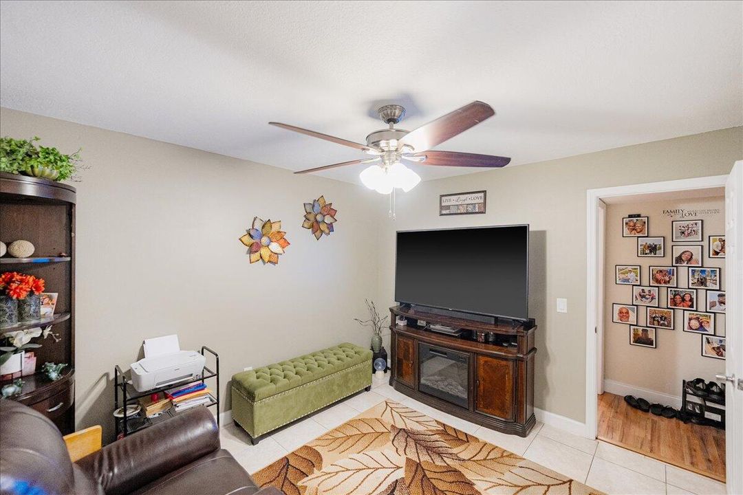 Activo con contrato: $125,000 (2 camas, 2 baños, 744 Pies cuadrados)