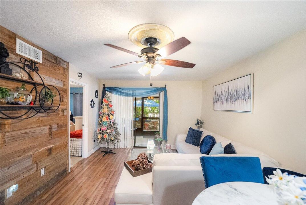 Activo con contrato: $125,000 (2 camas, 2 baños, 744 Pies cuadrados)