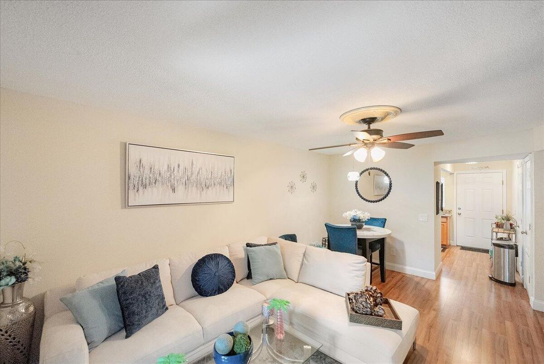 Activo con contrato: $125,000 (2 camas, 2 baños, 744 Pies cuadrados)