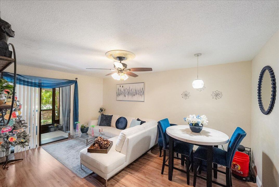 Activo con contrato: $125,000 (2 camas, 2 baños, 744 Pies cuadrados)