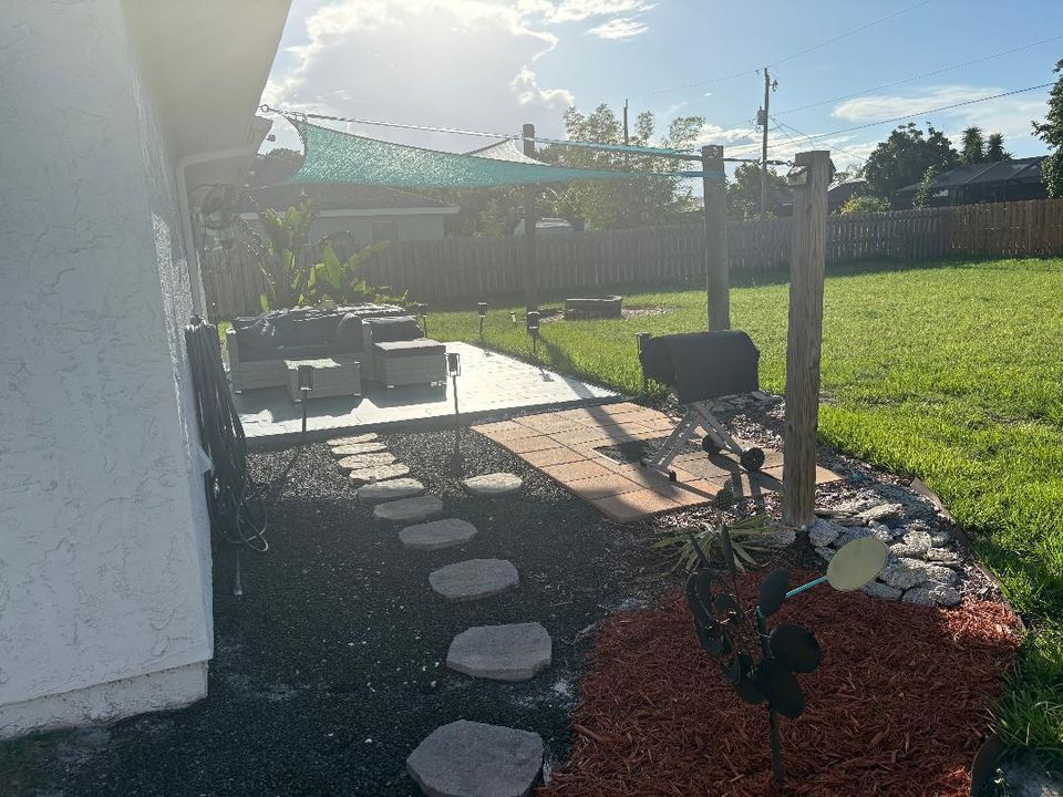 Под контрактом: $283,999 (2 спален, 1 ванн, 950 Квадратных фут)