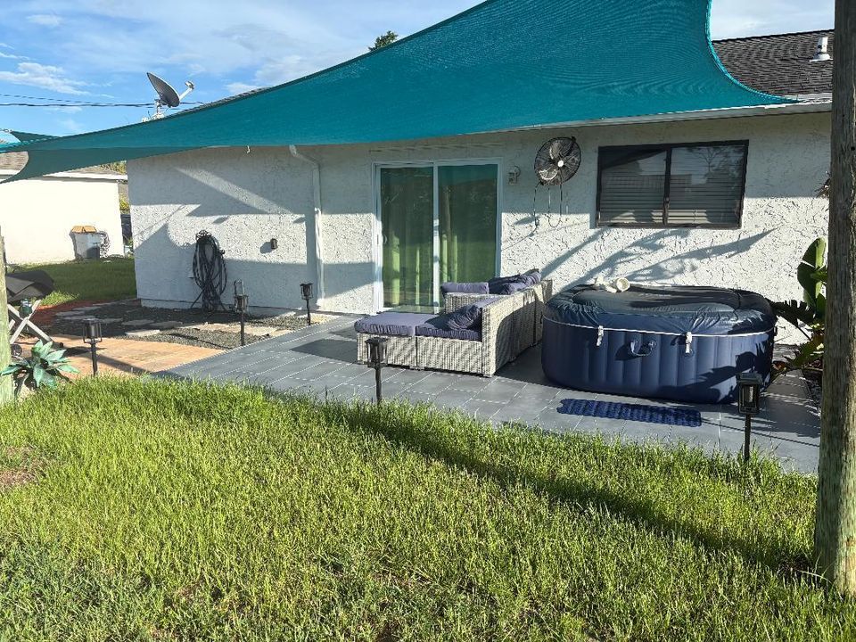 Под контрактом: $283,999 (2 спален, 1 ванн, 950 Квадратных фут)