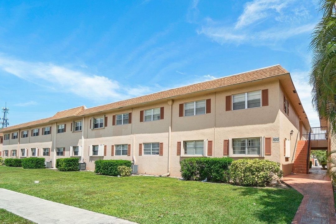 For Sale: $159,000 (1 beds, 1 baths, 512 Square Feet)