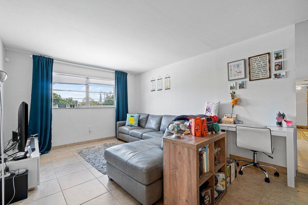 For Sale: $159,000 (1 beds, 1 baths, 512 Square Feet)