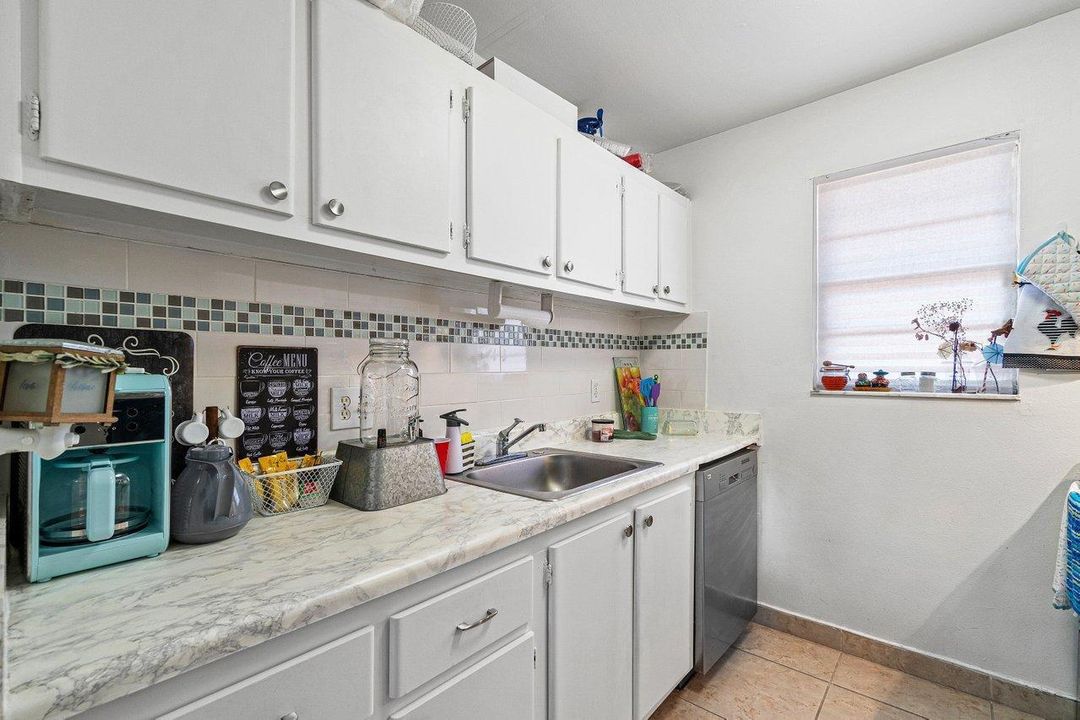 For Sale: $159,000 (1 beds, 1 baths, 512 Square Feet)