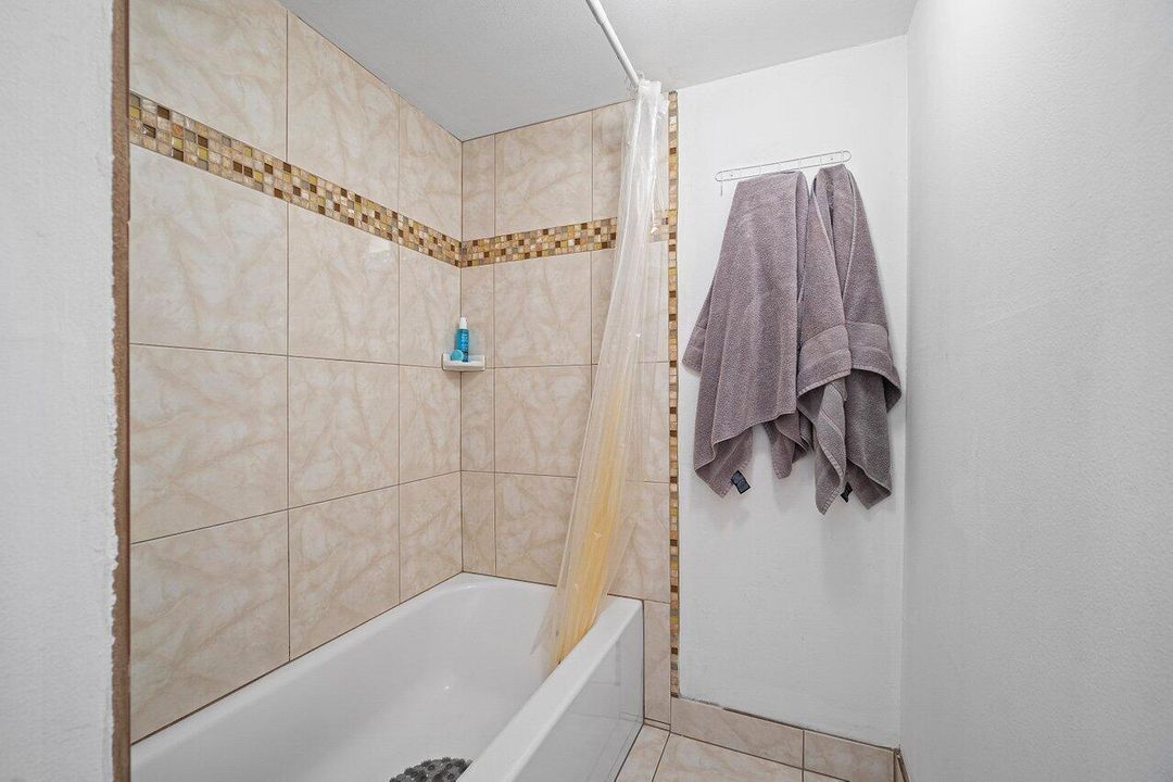 For Sale: $159,000 (1 beds, 1 baths, 512 Square Feet)