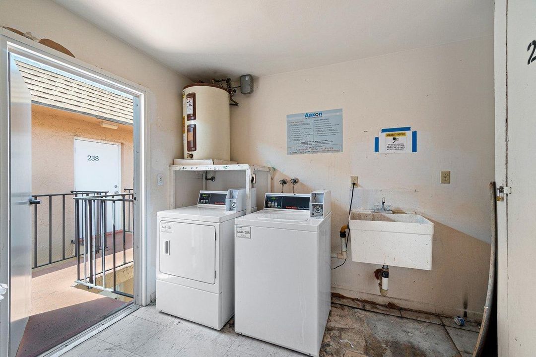 For Sale: $159,000 (1 beds, 1 baths, 512 Square Feet)