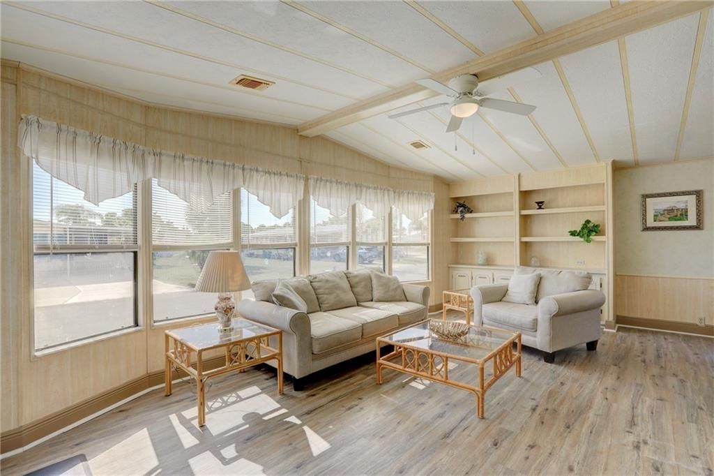 待售: $169,000 (2 贝兹, 2 浴室, 1110 平方英尺)