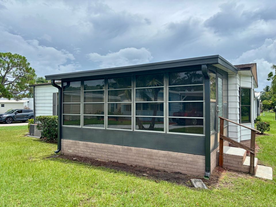 Active With Contract: $141,000 (2 beds, 2 baths, 962 Square Feet)