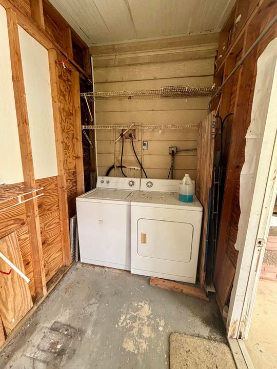 Active With Contract: $141,000 (2 beds, 2 baths, 962 Square Feet)