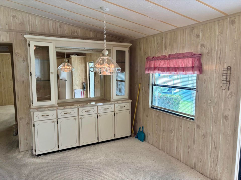 Active With Contract: $141,000 (2 beds, 2 baths, 962 Square Feet)