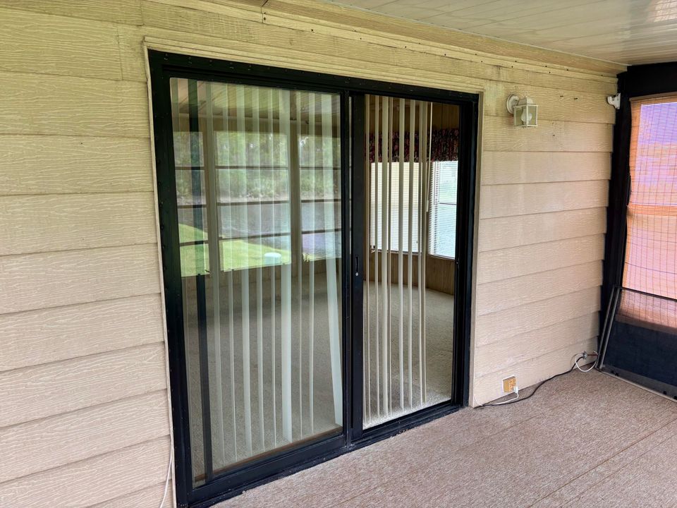 Active With Contract: $141,000 (2 beds, 2 baths, 962 Square Feet)