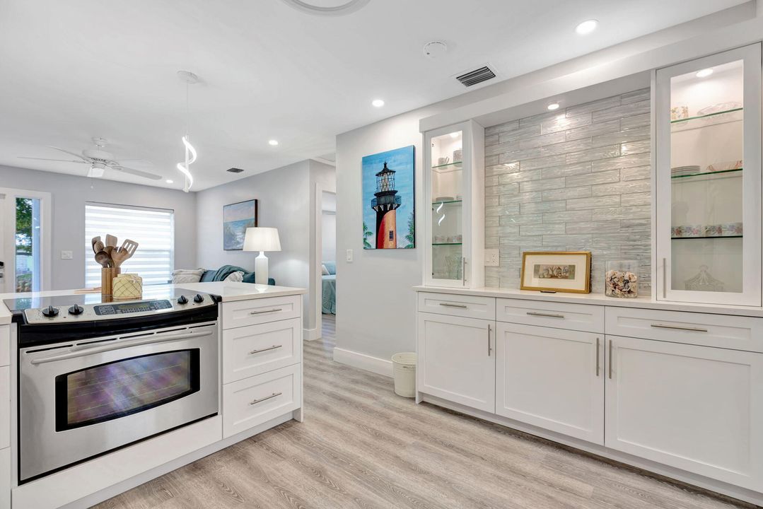 Под контрактом: $2,300 (2 спален, 1 ванн, 1013 Квадратных фут)