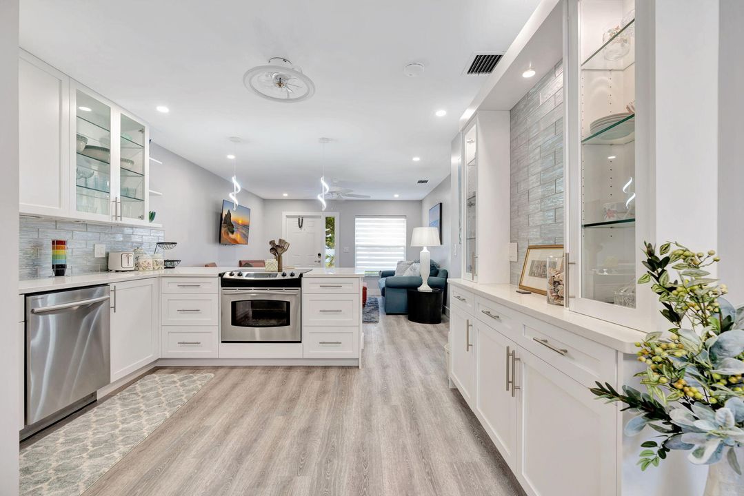 Под контрактом: $2,300 (2 спален, 1 ванн, 1013 Квадратных фут)