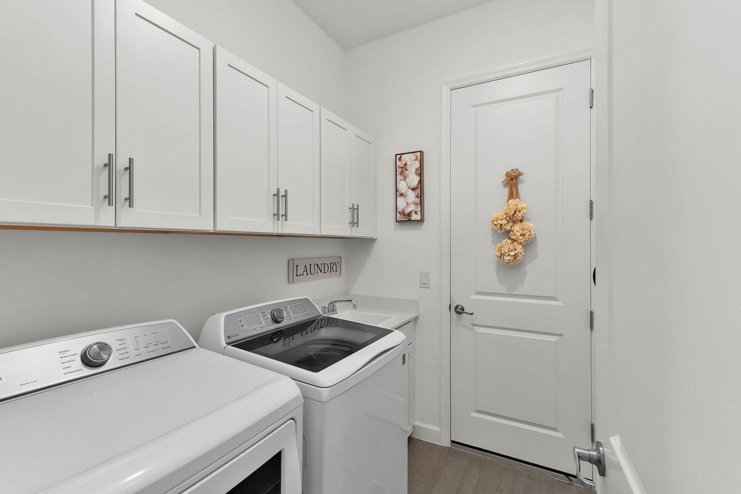 For Sale: $650,000 (3 beds, 3 baths, 2445 Square Feet)