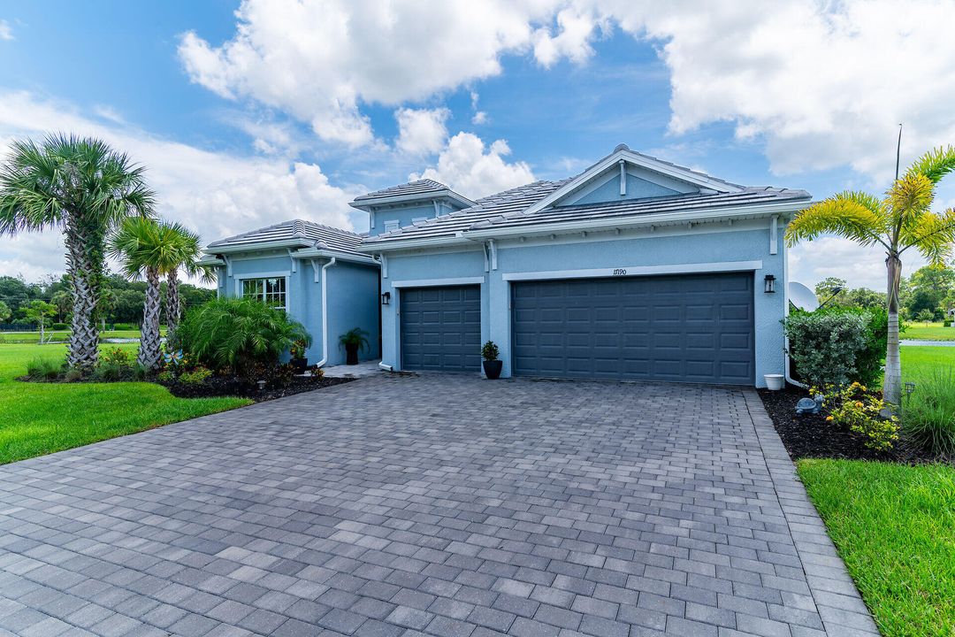 For Sale: $650,000 (3 beds, 3 baths, 2445 Square Feet)