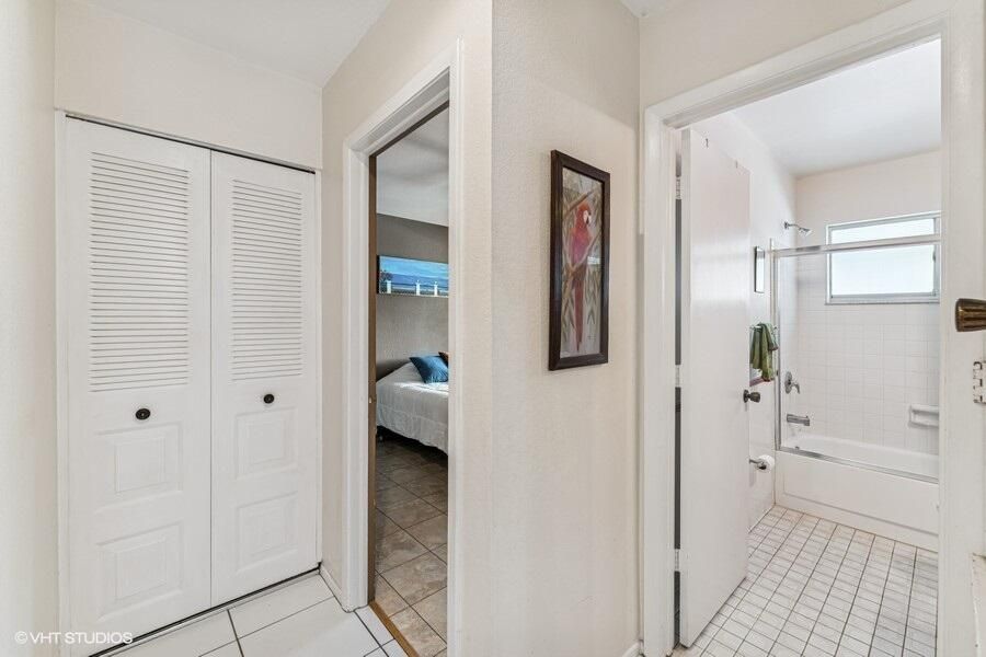 Active With Contract: $325,000 (3 beds, 2 baths, 1208 Square Feet)