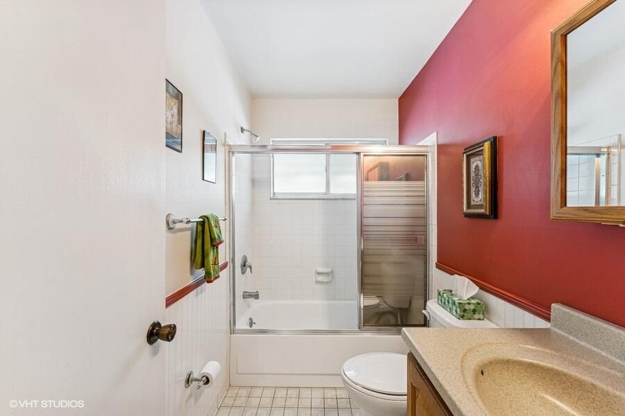 Active With Contract: $325,000 (3 beds, 2 baths, 1208 Square Feet)