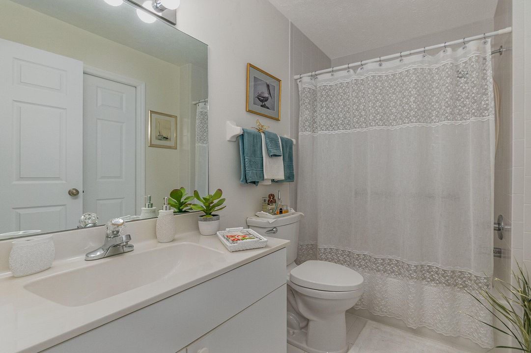 Active With Contract: $175,000 (2 beds, 2 baths, 1396 Square Feet)