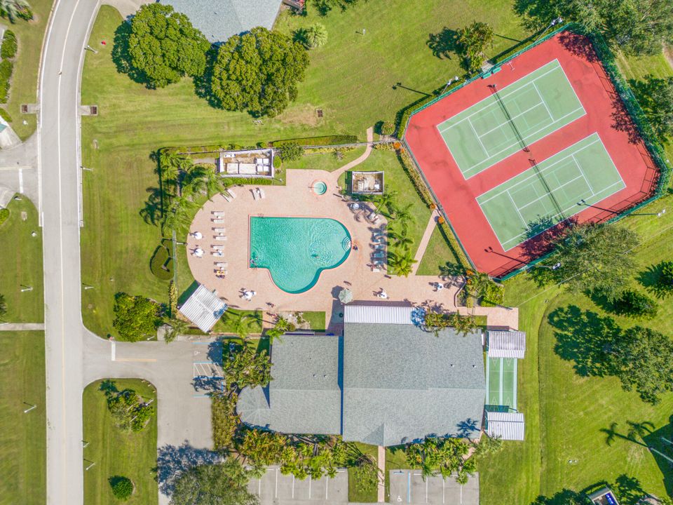 Active With Contract: $175,000 (2 beds, 2 baths, 1396 Square Feet)