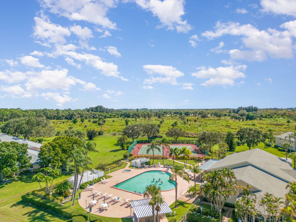 Active With Contract: $175,000 (2 beds, 2 baths, 1396 Square Feet)