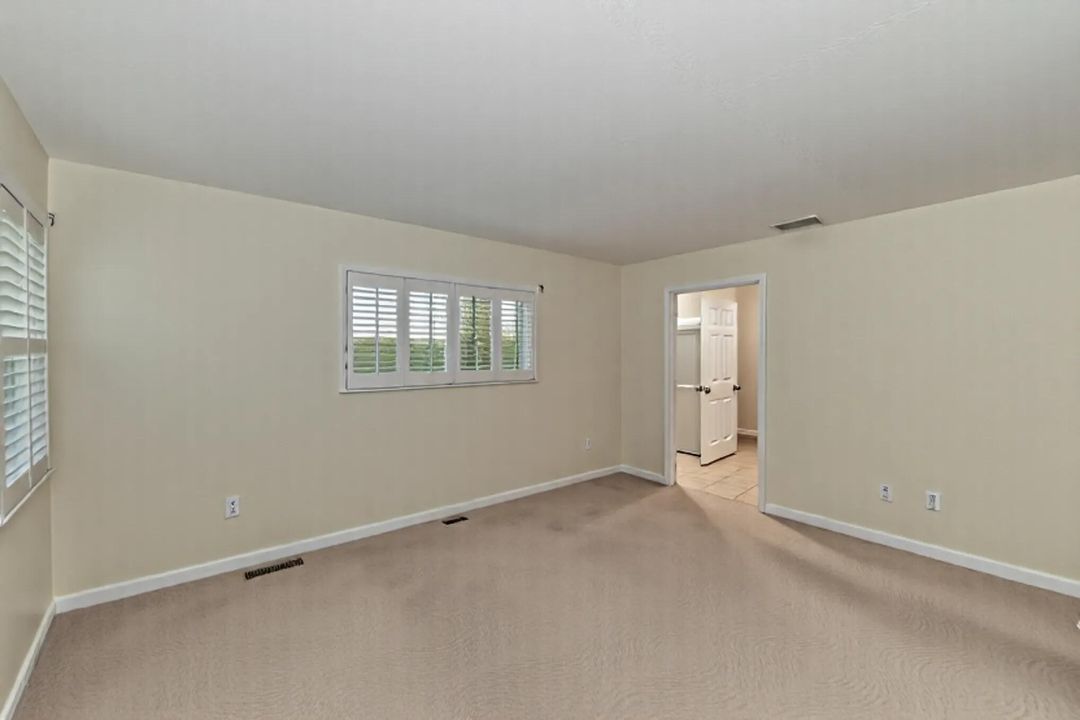 Active With Contract: $175,000 (2 beds, 2 baths, 1396 Square Feet)