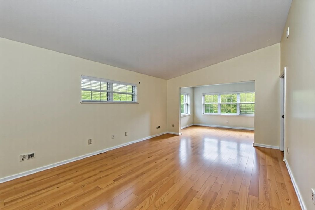 Active With Contract: $175,000 (2 beds, 2 baths, 1396 Square Feet)