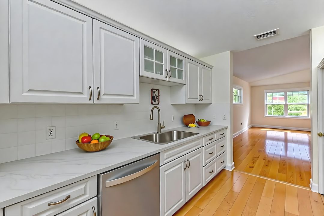 Active With Contract: $175,000 (2 beds, 2 baths, 1396 Square Feet)