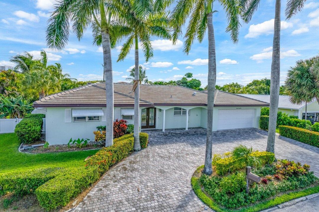 合同活跃: $1,196,898 (3 贝兹, 2 浴室, 1700 平方英尺)