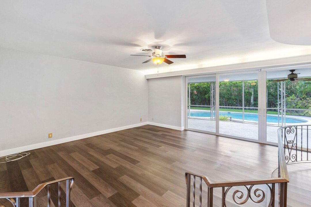 合同活跃: $1,196,898 (3 贝兹, 2 浴室, 1700 平方英尺)