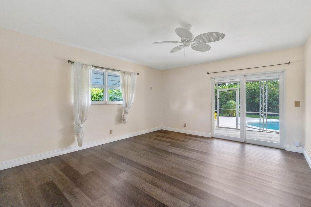 合同活跃: $1,196,898 (3 贝兹, 2 浴室, 1700 平方英尺)