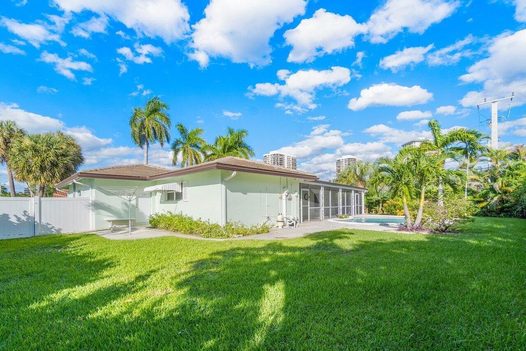 合同活跃: $1,196,898 (3 贝兹, 2 浴室, 1700 平方英尺)