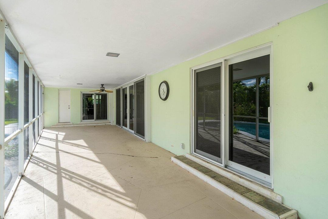 合同活跃: $1,196,898 (3 贝兹, 2 浴室, 1700 平方英尺)